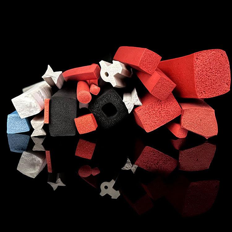 需要兼顧耐溫與彈性？嶸牌硅膠發(fā)泡密封條兼具彈性與耐溫性，綜合性能優(yōu)異